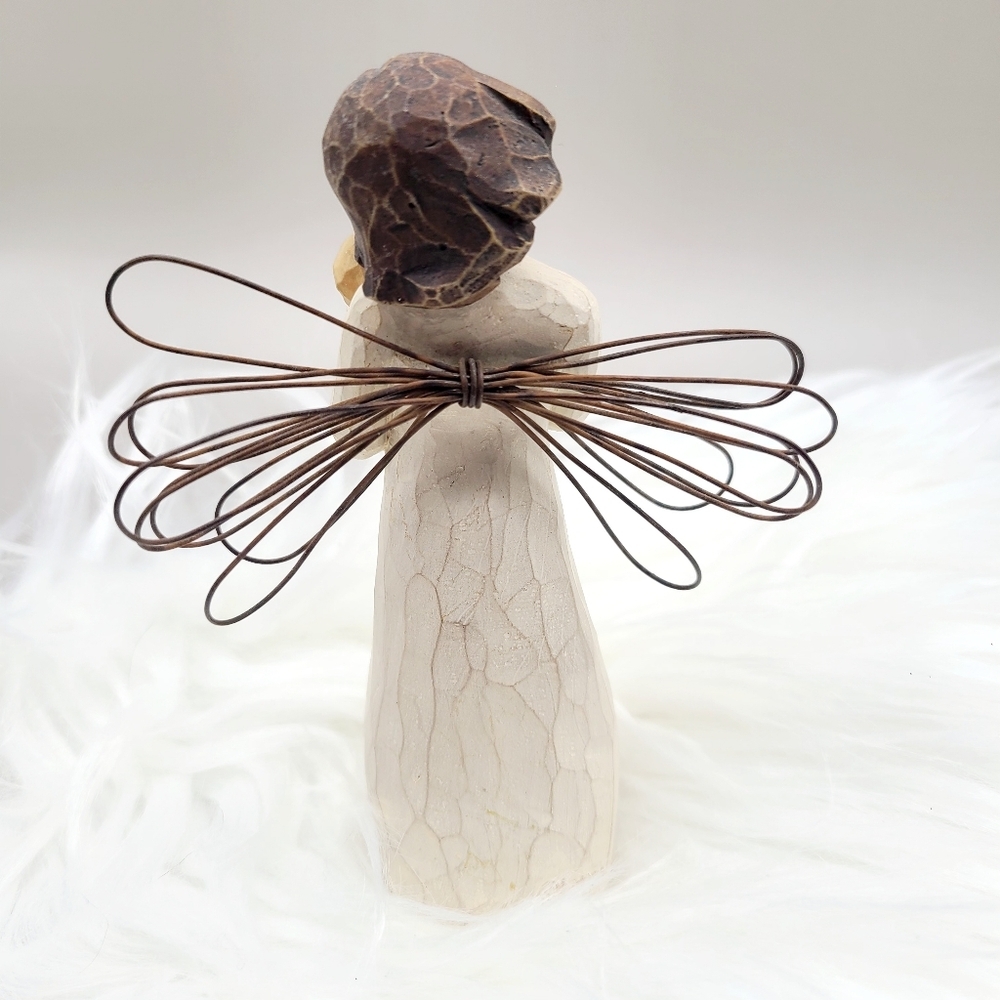 Willow Tree Angel of Heart Holding Red Heart - Picture 3 of 4